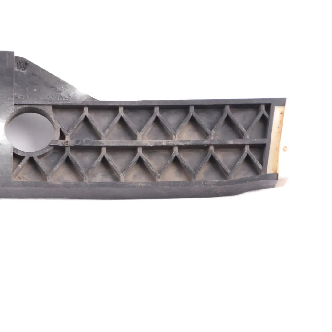Mercedes W246 Support de Radiateur Droit Holder Mount - SKU A2465040440 - Numéro de pièce A2465040440