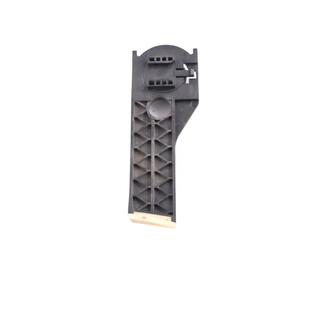 Mercedes W246 Support de Radiateur Droit Holder Mount - SKU A2465040440 - Numéro de pièce A2465040440
