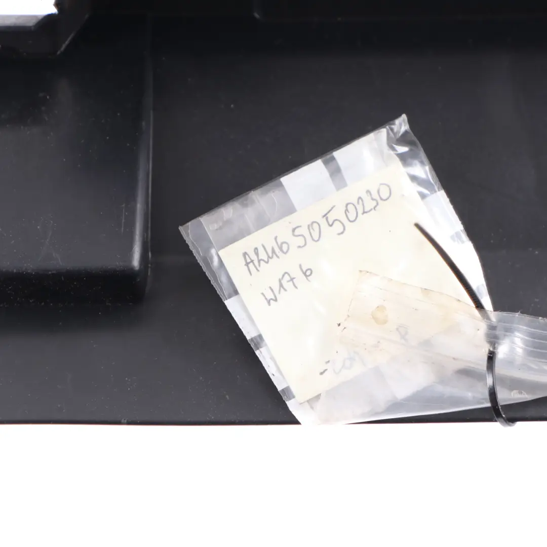 Conduit d'air radiateur déflecteur droit pour Mercedes W176 W246 à propos du numéro de pièce A2465050230 Mercedes W176 W246 Conduit d'air radiateur déflecteur droit - SKU A2465050230 - Numéro de pièce A2465050230