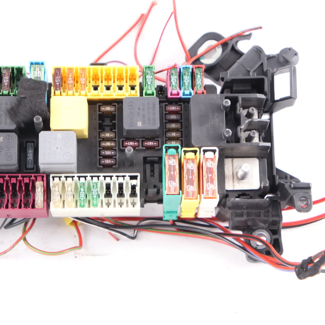 Fuse Relay Box Unit A2469067200 to Mercedes W176 with Part number A2465400340 Mercedes W176 Fuse Relay Box Unit A2469067200 - SKU A2465400340-1 - Part number A2465400340