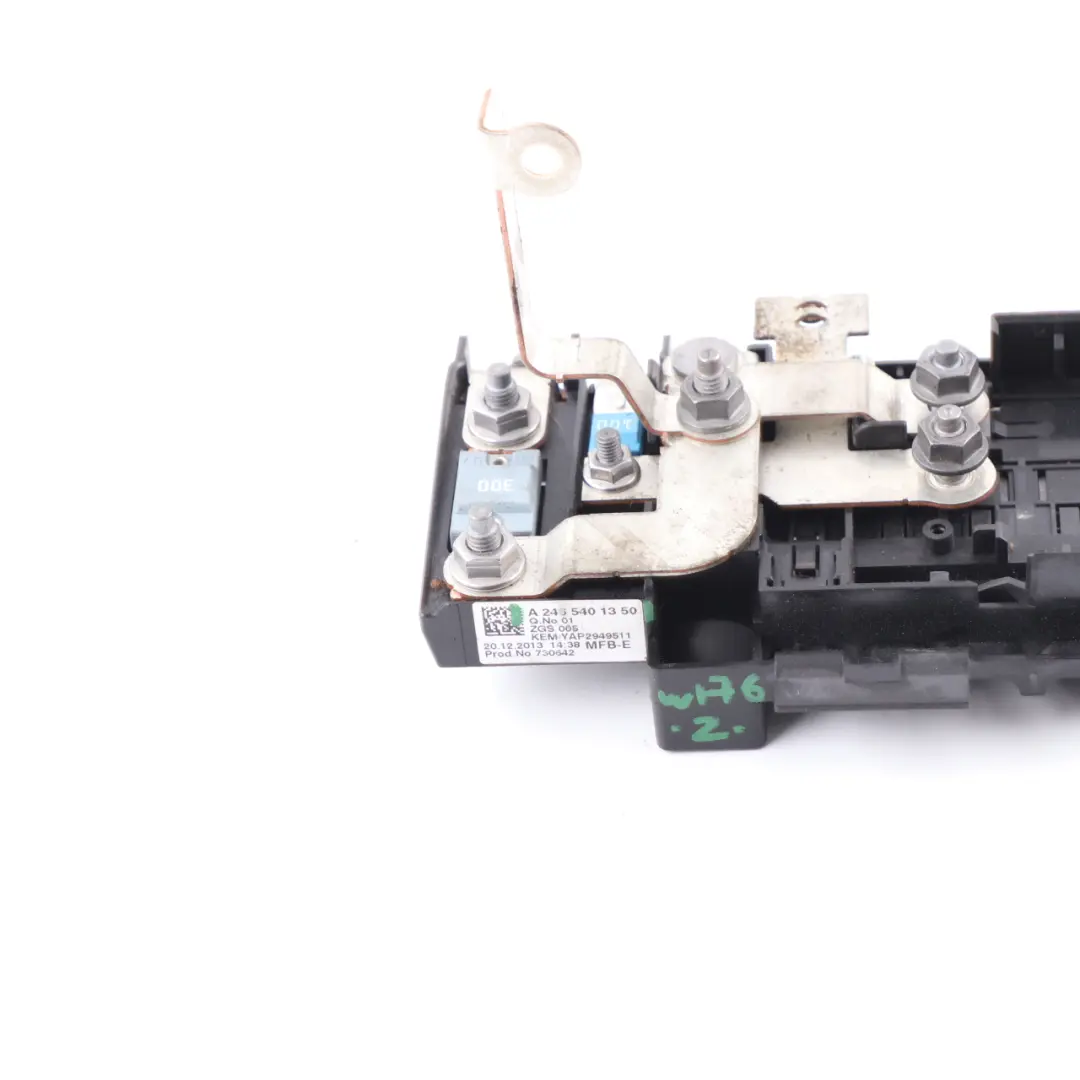 Mercedes W156 W176 W246 Caja Fusibles Módulo Unidad Relé Delantero - SKU A2465401350 - Número de pieza A2465401350
