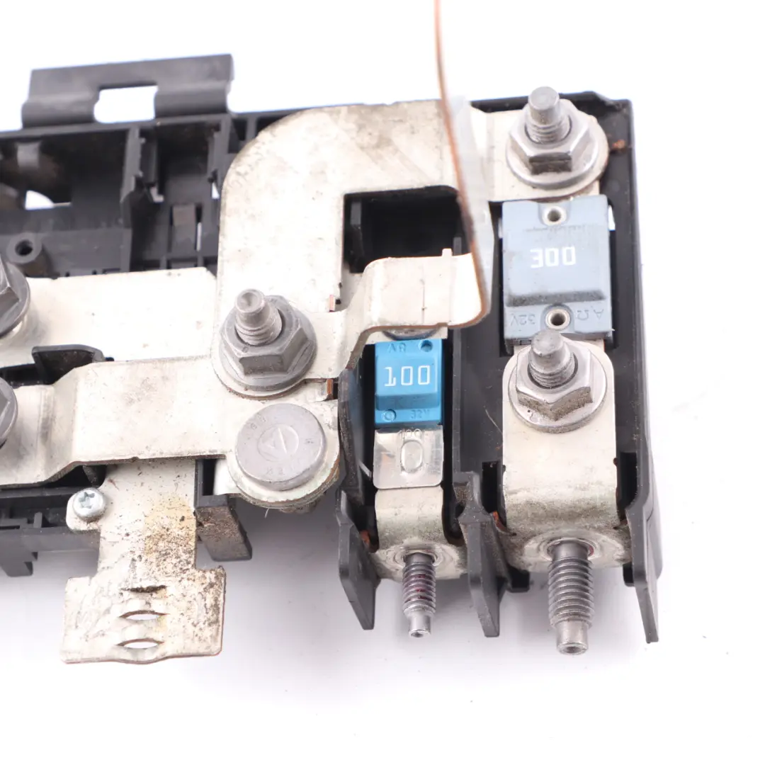 Mercedes W156 W176 W246 Caja Fusibles Módulo Unidad Relé Delantero - SKU A2465401350 - Número de pieza A2465401350