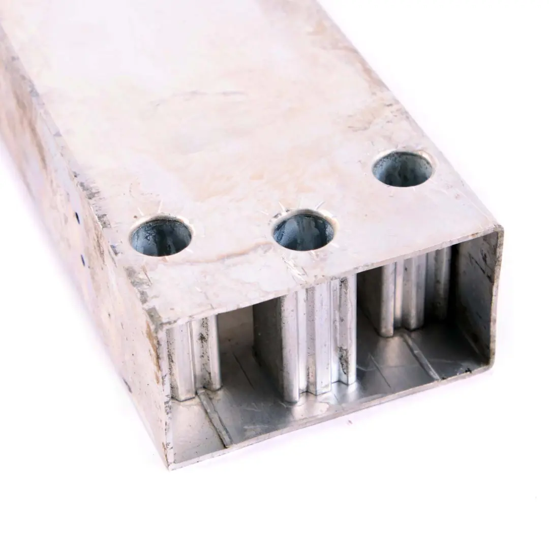 Frontstoßstange Verformung Element Absorber Rechts für Mercedes W176 mit Teilenummer A2466200295 Mercedes W176 Frontstoßstange Verformung Element Absorber Rechts - SKU A2466200295 - Teilenummer A2466200295