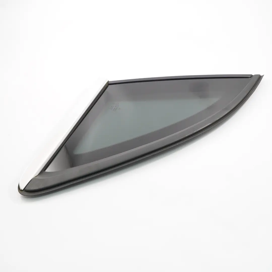 Vitre latérale arrière gauche teintée pour Mercedes W246 Coupe à propos du numéro de pièce A2466702300 Mercedes W246 Coupe Vitre latérale arrière gauche teintée - SKU A2466702300 - Numéro de pièce A2466702300