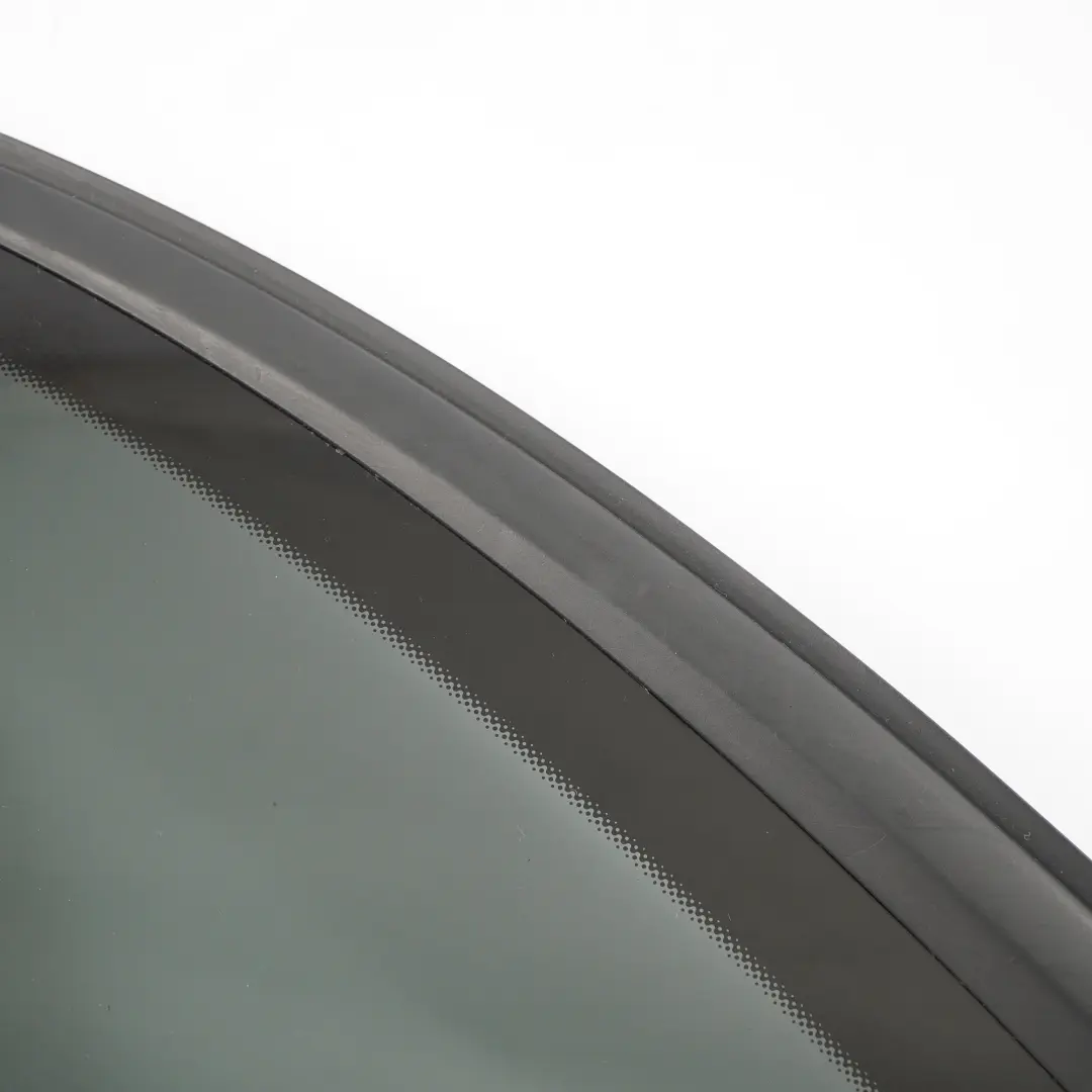 Cuarto Ventana Lateral Trasera Izquierda Tintado para Mercedes W246 Coupe con número de pieza A2466702300 Mercedes W246 Coupe Cuarto Ventana Lateral Trasera Izquierda Tintado - SKU A2466702300 - Número de pieza A2466702300