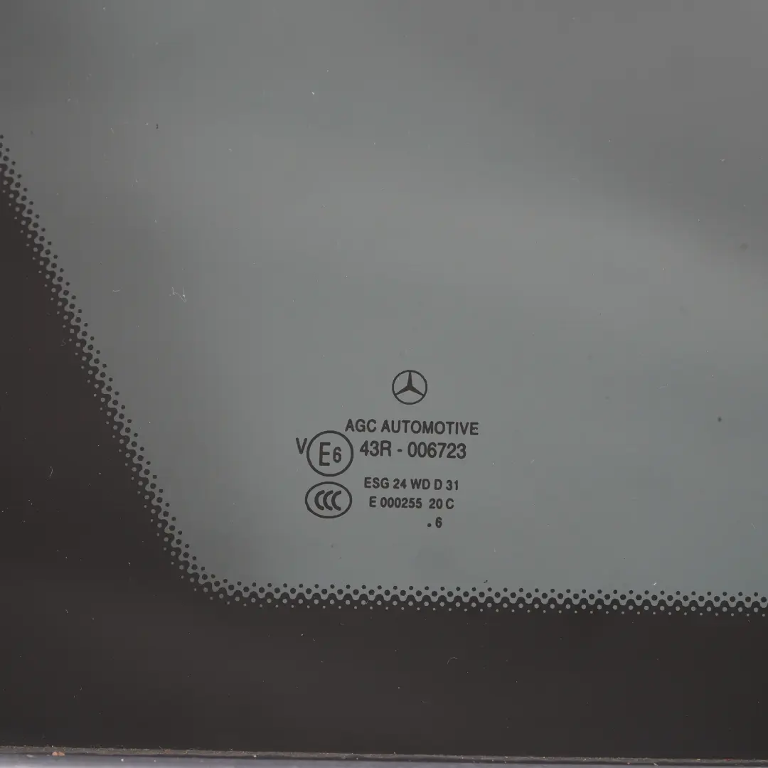 Cuarto Ventana Lateral Trasera Izquierda Tintado para Mercedes W246 Coupe con número de pieza A2466702300 Mercedes W246 Coupe Cuarto Ventana Lateral Trasera Izquierda Tintado - SKU A2466702300 - Número de pieza A2466702300