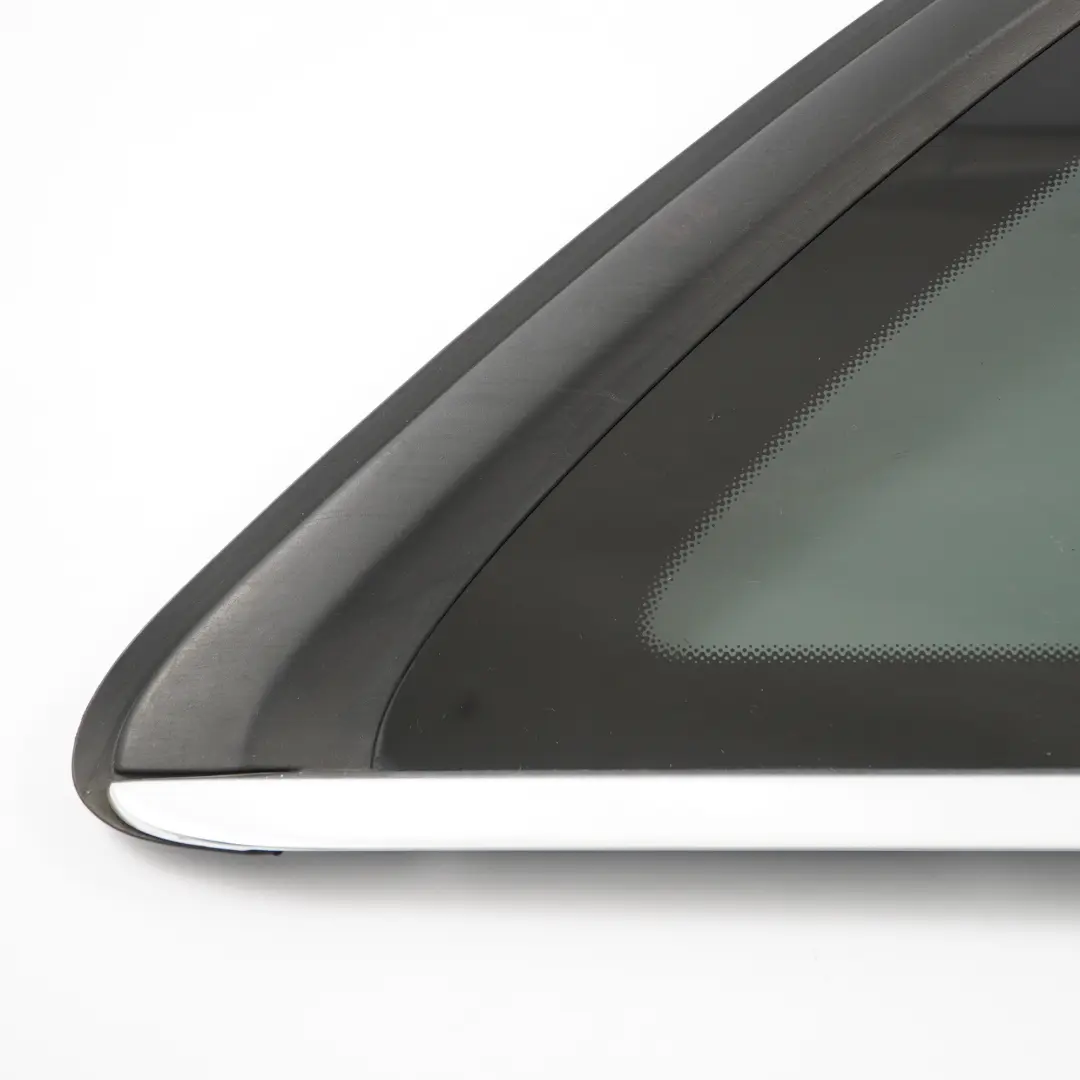 Cuarto Ventana Lateral Trasera Derecha Tintado para Mercedes W246 con número de pieza A2466702400 Mercedes W246 Cuarto Ventana Lateral Trasera Derecha Tintado - SKU A2466702400-1 - Número de pieza A2466702400