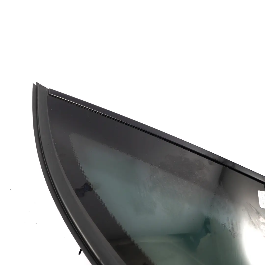 Cuarto Ventana Lateral Trasera Derecha Tintado para Mercedes W246 con número de pieza A2466702400 Mercedes W246 Cuarto Ventana Lateral Trasera Derecha Tintado - SKU A2466702400-1 - Número de pieza A2466702400