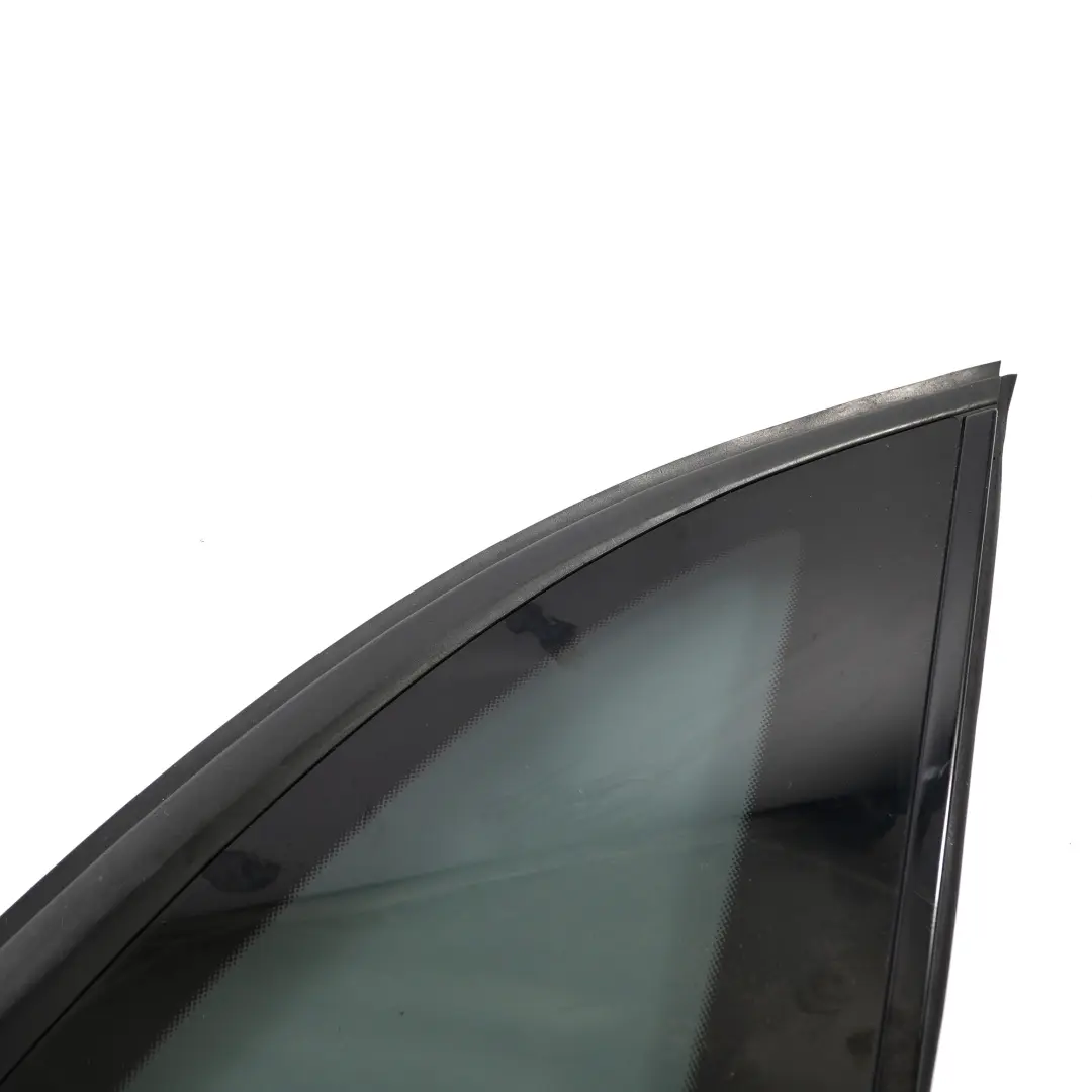 Cuarto Ventana Lateral Trasera Derecha Tintado para Mercedes W246 con número de pieza A2466702400 Mercedes W246 Cuarto Ventana Lateral Trasera Derecha Tintado - SKU A2466702400-1 - Número de pieza A2466702400