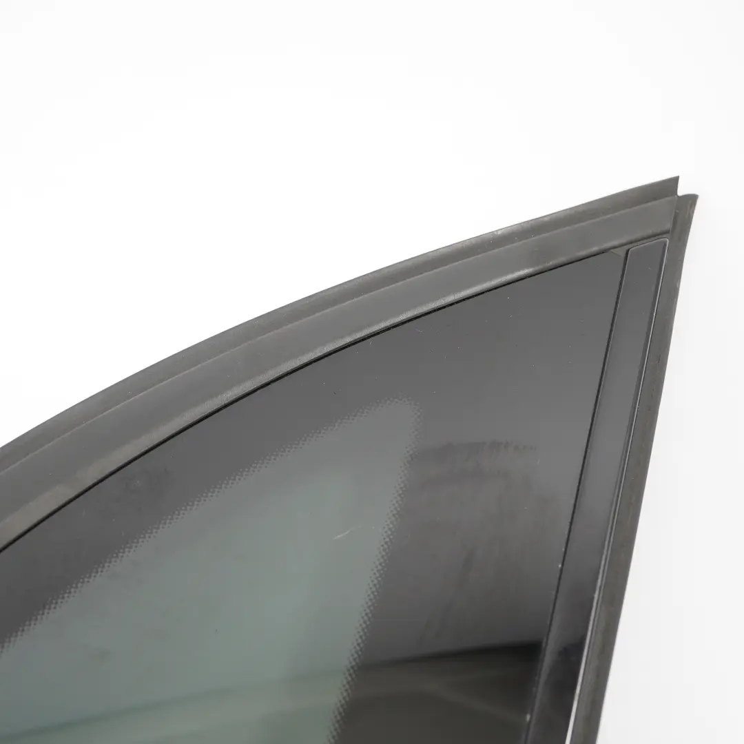 Cuarto Ventana Lateral Trasera Derecha Tintado para Mercedes W246 Coupe con número de pieza A2466702400 Mercedes W246 Coupe Cuarto Ventana Lateral Trasera Derecha Tintado - SKU A2466702400 - Número de pieza A2466702400