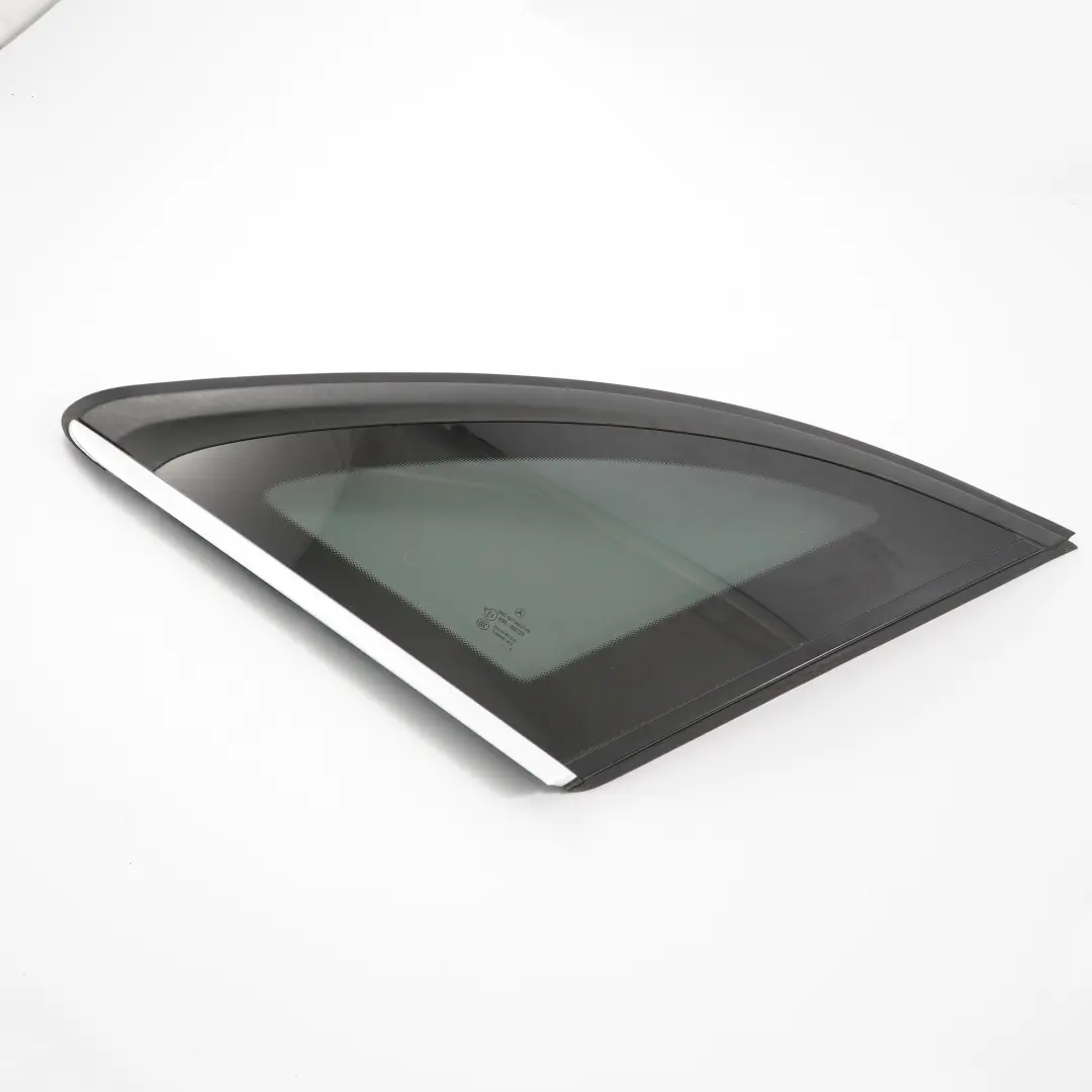 Cuarto Ventana Lateral Trasera Derecha Tintado para Mercedes W246 Coupe con número de pieza A2466702400 Mercedes W246 Coupe Cuarto Ventana Lateral Trasera Derecha Tintado - SKU A2466702400 - Número de pieza A2466702400