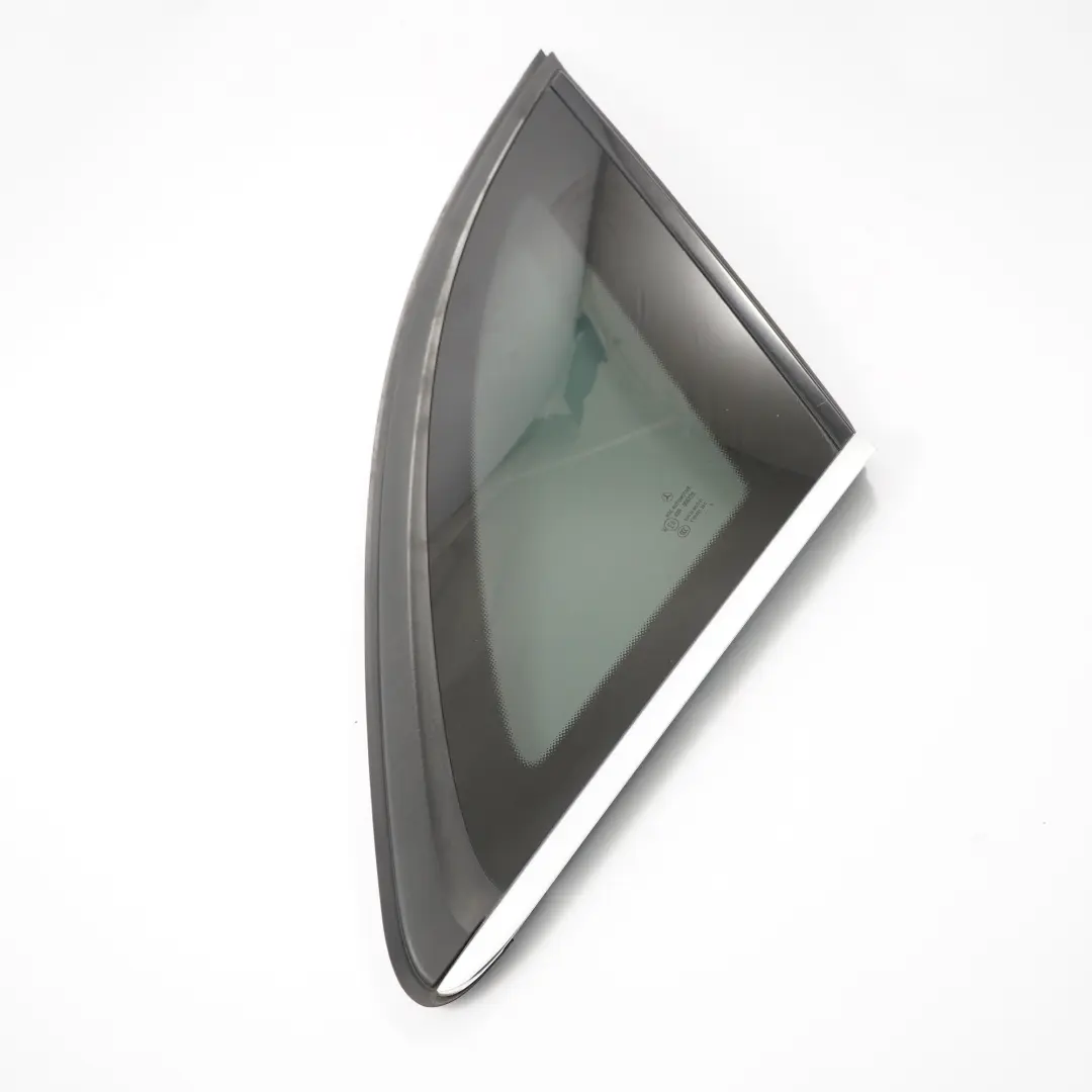 Cuarto Ventana Lateral Trasera Derecha Tintado para Mercedes W246 Coupe con número de pieza A2466702400 Mercedes W246 Coupe Cuarto Ventana Lateral Trasera Derecha Tintado - SKU A2466702400 - Número de pieza A2466702400
