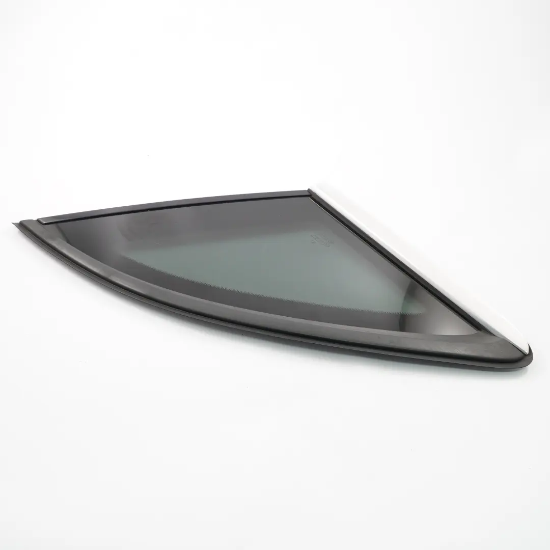 Cuarto Ventana Lateral Trasera Derecha Tintado para Mercedes W246 Coupe con número de pieza A2466702400 Mercedes W246 Coupe Cuarto Ventana Lateral Trasera Derecha Tintado - SKU A2466702400 - Número de pieza A2466702400