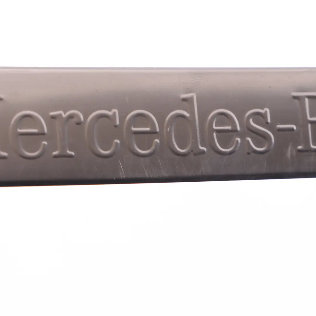  Seuil de Porte Mercedes W176 W246 Couvre marche avant gauche droite - SKU A2466800135 - Numéro de pièce A2466800135