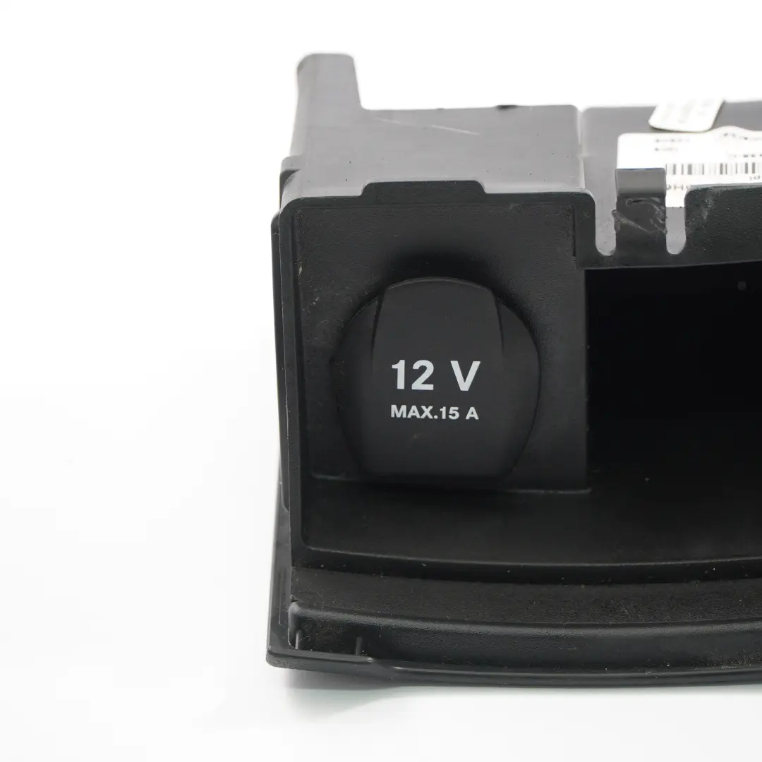 Cenicero Mercedes W246 Consola Central Trasera Cenicero Enchufe para con número de pieza A2466800250 Cenicero Mercedes W246 Consola Central Trasera Cenicero Enchufe - SKU A2466800250 - Número de pieza A2466800250