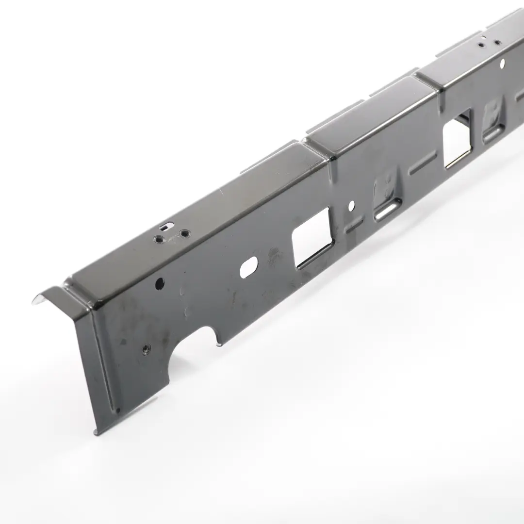 Pannello di rivestimento del bagagliaio soglia carico per Mercedes W246 con numero di parte A2466800831 Mercedes W246 Pannello di rivestimento del bagagliaio soglia carico - SKU A2466800831 - Numero di parte A2466800831