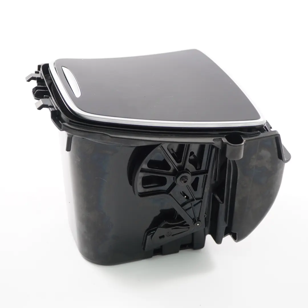 Console centrale Vassoio portacenere anteriore Nero per Mercedes W246 con numero di parte A2466802500 Mercedes W246 Console centrale Vassoio portacenere anteriore Nero - SKU A2466802500 - Numero di parte A2466802500