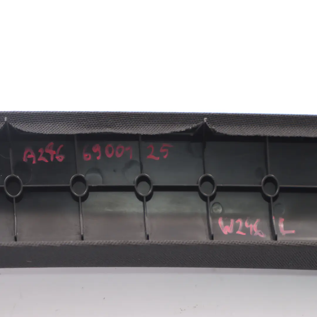 Cache garniture intérieure pilier A gauche Noir pour Mercedes W246 à propos du numéro de pièce A2466900125 Mercedes W246 Cache garniture intérieure pilier A gauche Noir - SKU A2466900125 - Numéro de pièce A2466900125