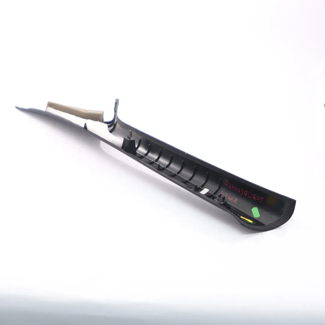 Cache garniture intérieure A Colonne Droite Noir pour Mercedes W246 à propos du numéro de pièce A2466900225 Mercedes W246 Cache garniture intérieure A Colonne Droite Noir - SKU A2466900225 - Numéro de pièce A2466900225