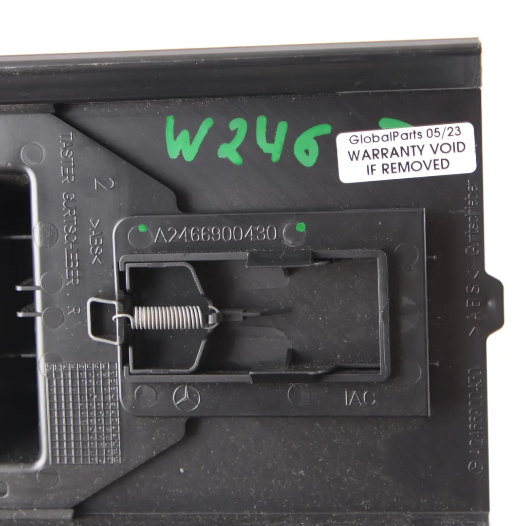 Embellecedor Pilar B Derecha Negro para Mercedes W176 con número de pieza A2466900430 Mercedes W176 Embellecedor Pilar B Derecha Negro - SKU A2466900430 - Número de pieza A2466900430
