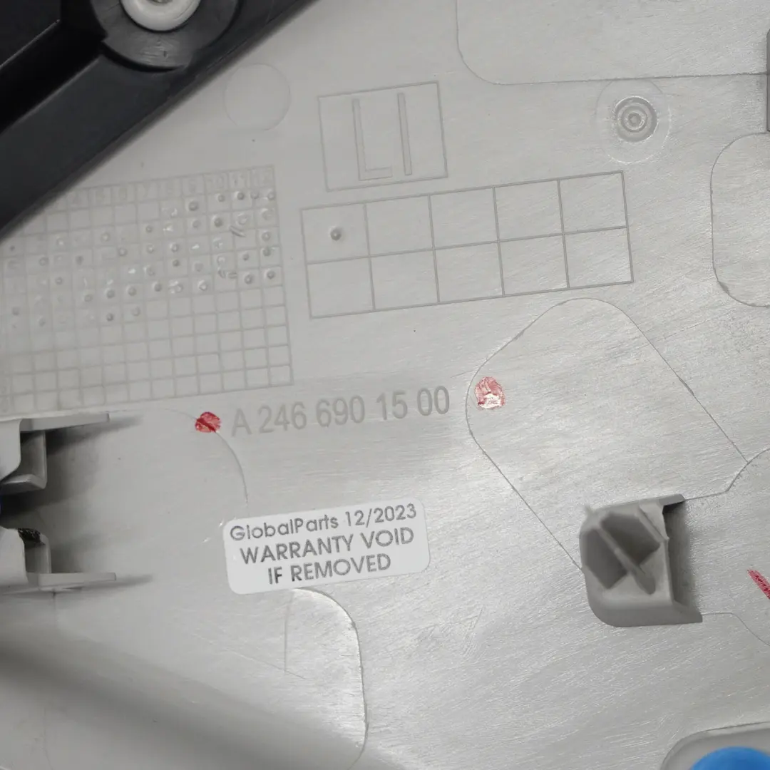 Verkleidung Mercedes W246 C-Säule Kofferraumdeckel hinten links Grau für mit Teilenummer A2466901500 Verkleidung Mercedes W246 C-Säule Kofferraumdeckel hinten links Grau - SKU A2466901500 - Teilenummer A2466901500