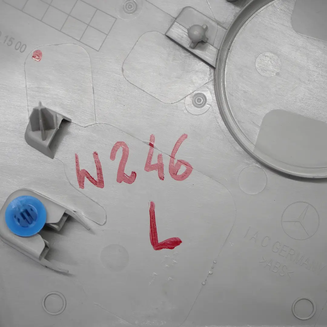 Osłona Słupka C Lewa Tylna Boczna Szara do Mercedes W245 o numerze A2466901500 Mercedes W245 Osłona Słupka C Lewa Tylna Boczna Szara - SKU A2466901500 - Numer Części A2466901500