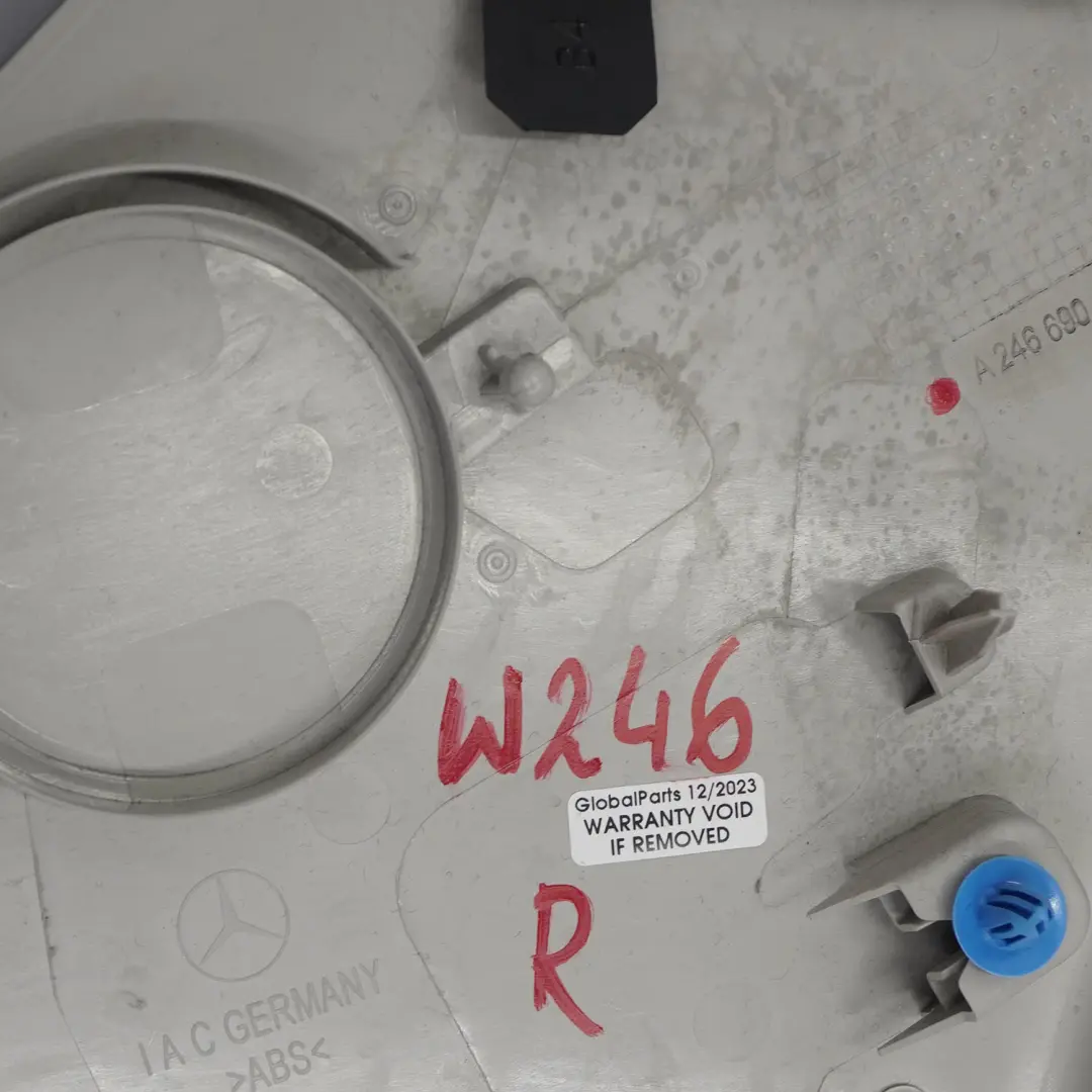 Osłona Słupka C Prawa Tylna Boczna Szara A2466901500 do Mercedes W245 o numerze A2466901600 Mercedes W245 Osłona Słupka C Prawa Tylna Boczna Szara A2466901500 - SKU A2466901600 - Numer Części A2466901600