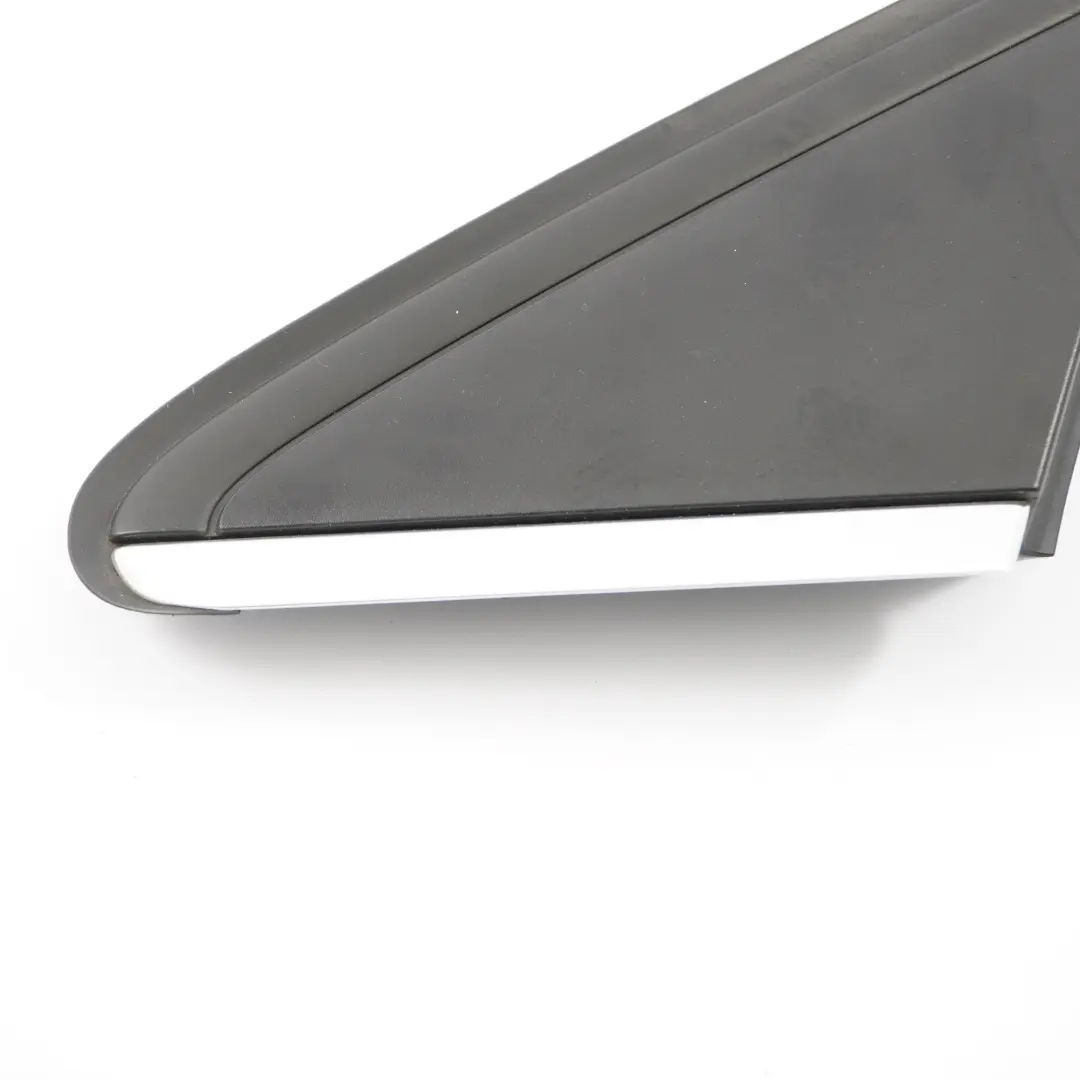 Mercedes W246 Triangolo di copertura Finestrino anteriore esterno sinistro - SKU A2466901787 - Numero di parte A2466901787