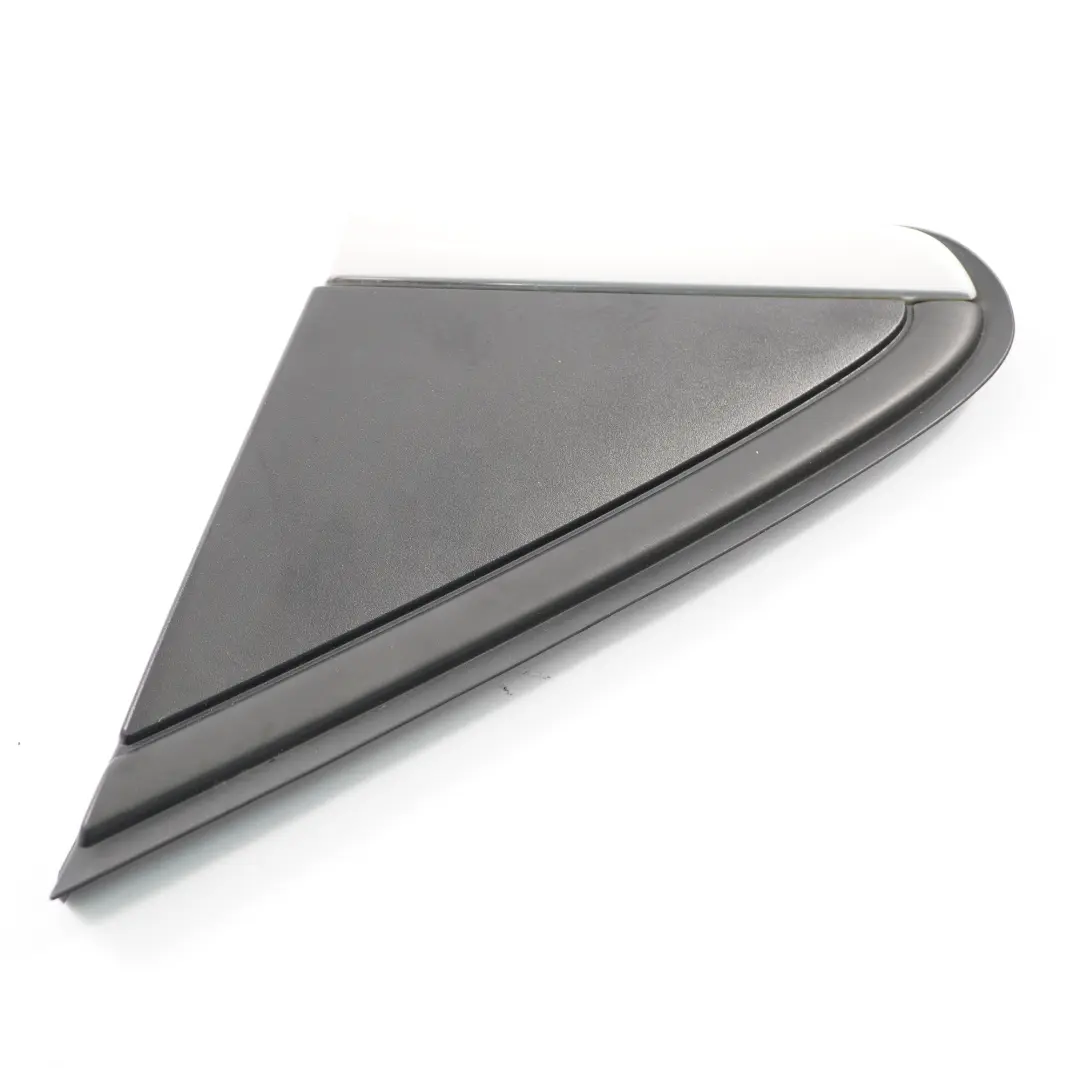 Tapa Triángulo Exterior Ventana Delantera Embellecedor Izquierdo para Mercedes W246 con número de pieza A2466901787 Mercedes W246 Tapa Triángulo Exterior Ventana Delantera Embellecedor Izquierdo - SKU A2466901787 - Número de pieza A2466901787