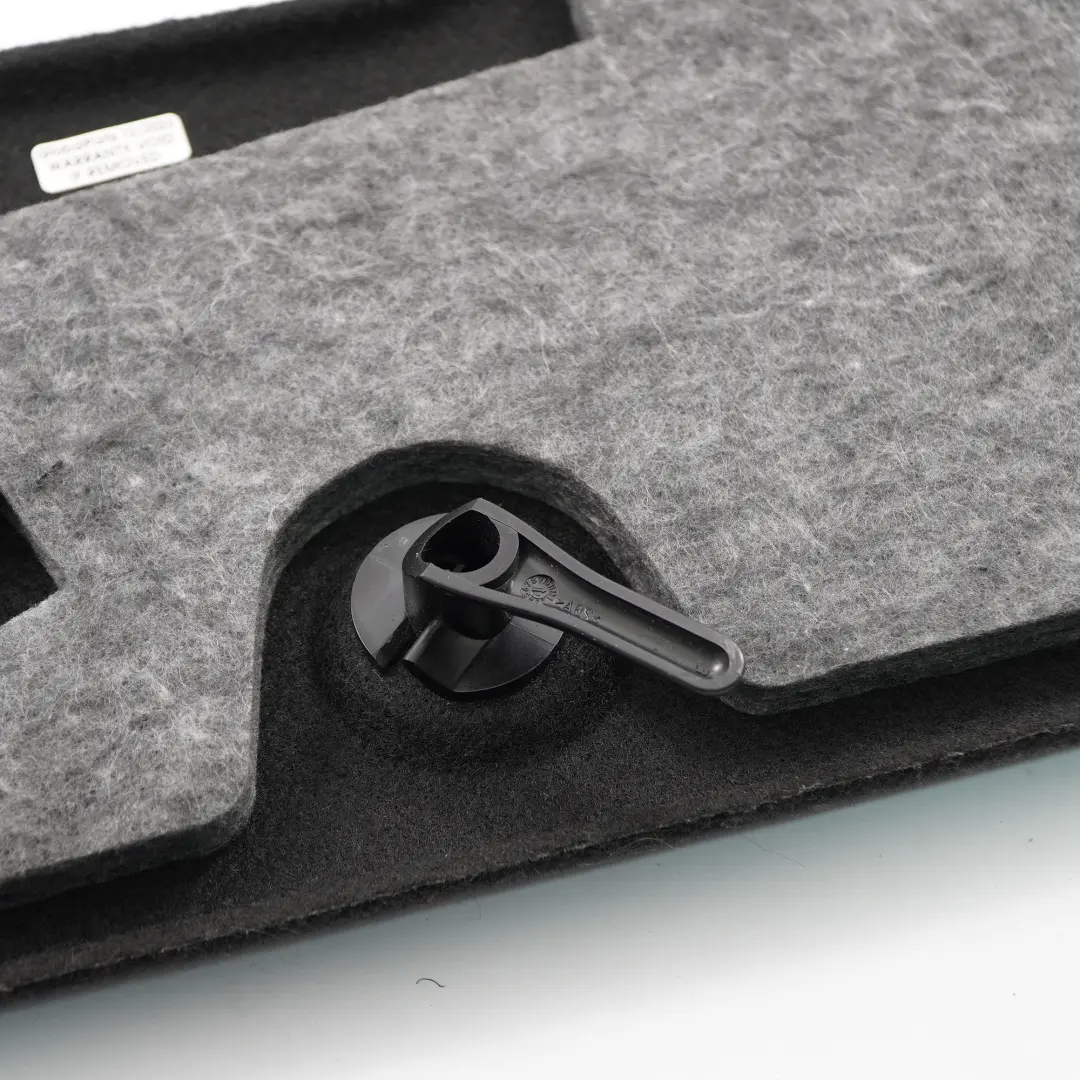 L'aletta del pannello rivestimento laterale destro del bagagliaio per Mercedes W246 con numero di parte A2466902900 Mercedes W246 L'aletta del pannello rivestimento laterale destro del bagagliaio - SKU A2466902900 - Numero di parte A2466902900