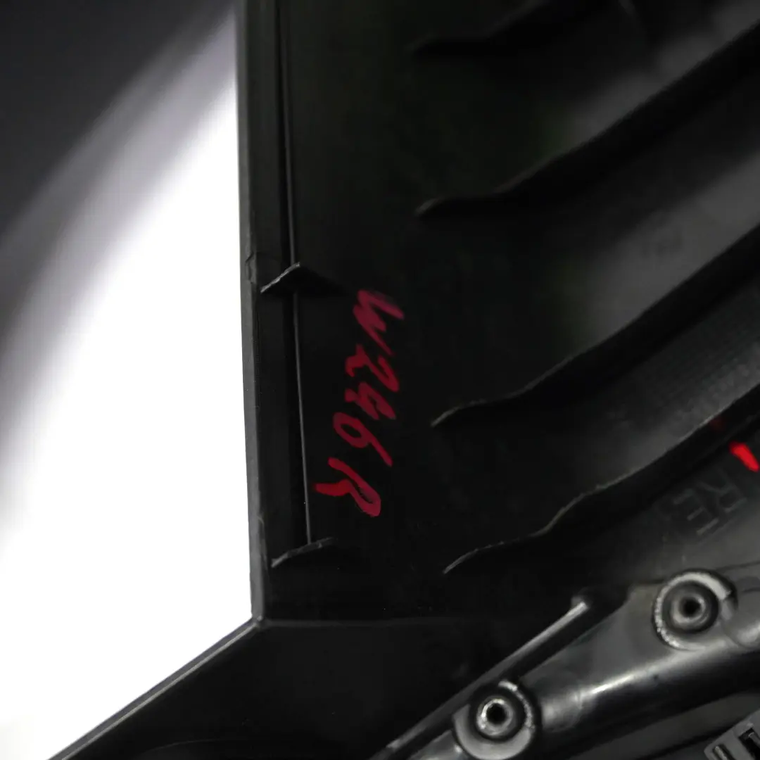 Pannello rivestimento C Pilastro Posteriore Destra per Mercedes W246 con numero di parte A2466903025 Mercedes W246 Pannello rivestimento C Pilastro Posteriore Destra - SKU A2466903025 - Numero di parte A2466903025