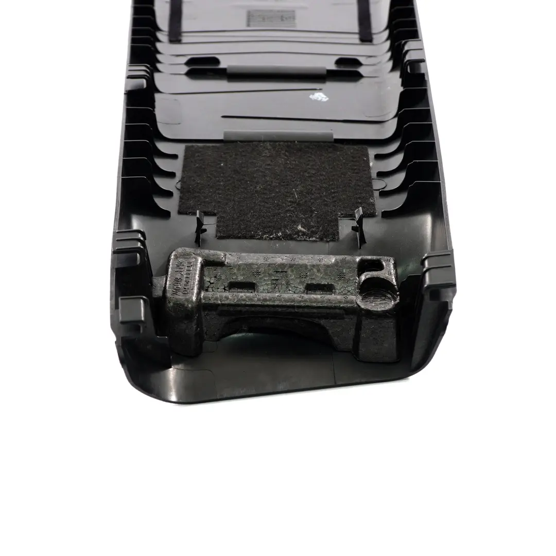 Panneau de garniture inférieur gauche du couvercle du pilier B pour Mercedes W246 à propos du numéro de pièce A2466920100 Mercedes W246 Panneau de garniture inférieur gauche du couvercle du pilier B - SKU A2466920100 - Numéro de pièce A2466920100