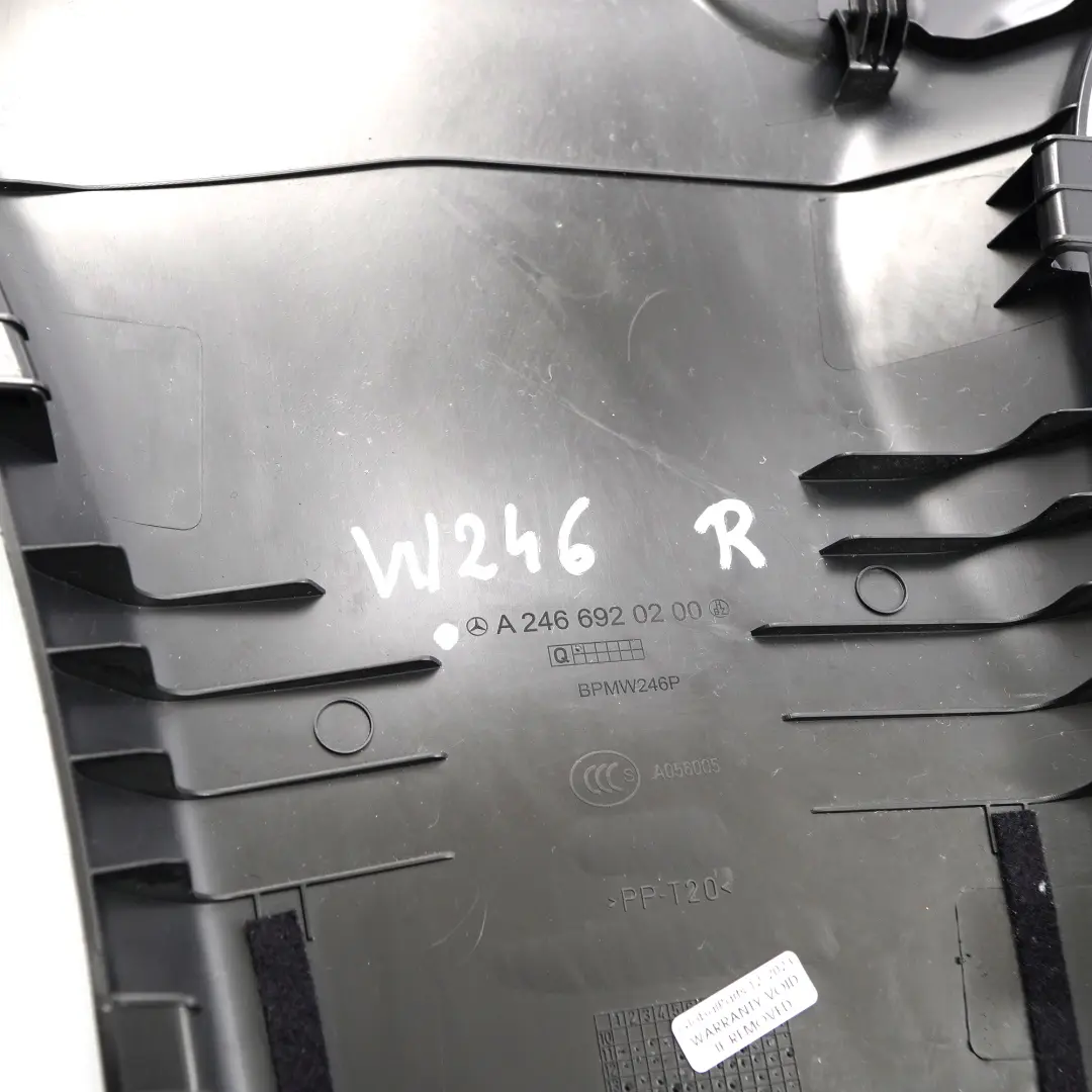 Osłona Słupka B Dolny Prawy Panel Wykończenie do Mercedes W246 o numerze A2466920200 Mercedes W246 Osłona Słupka B Dolny Prawy Panel Wykończenie - SKU A2466920200 - Numer Części A2466920200