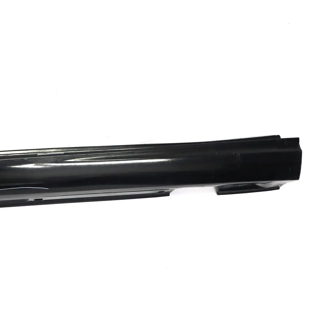 jupe latérale gauche couvre seuil W117 W246 Cosmic Black - 191 pour Mercedes W176 à propos du numéro de pièce A2466980554 Mercedes W176 jupe latérale gauche couvre seuil W117 W246 Cosmic Black - 191 - SKU A2466980554-KB2 - Numéro de pièce A2466980554