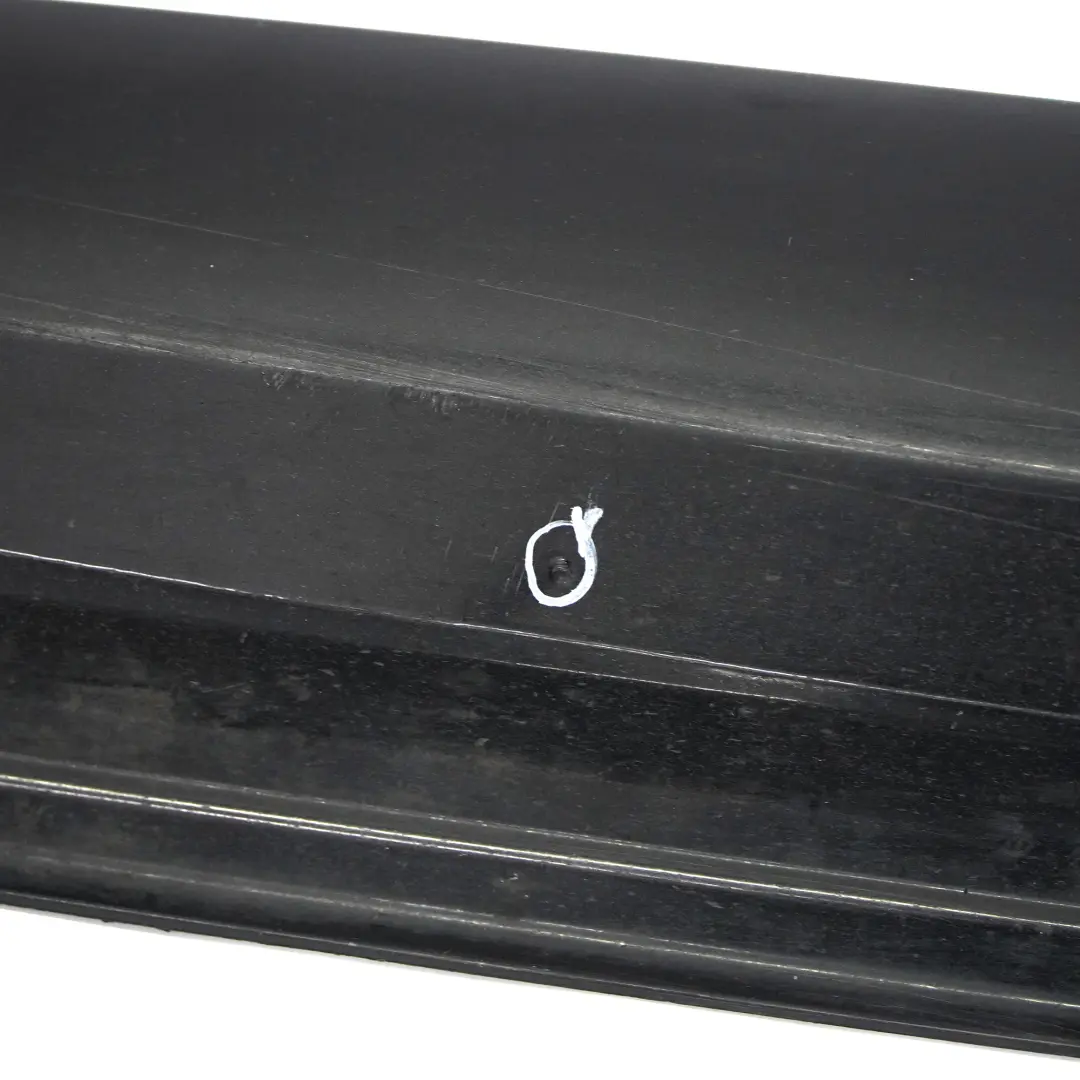 jupe latérale gauche couvre seuil W117 W246 Cosmic Black - 191 pour Mercedes W176 à propos du numéro de pièce A2466980554 Mercedes W176 jupe latérale gauche couvre seuil W117 W246 Cosmic Black - 191 - SKU A2466980554-KB2 - Numéro de pièce A2466980554