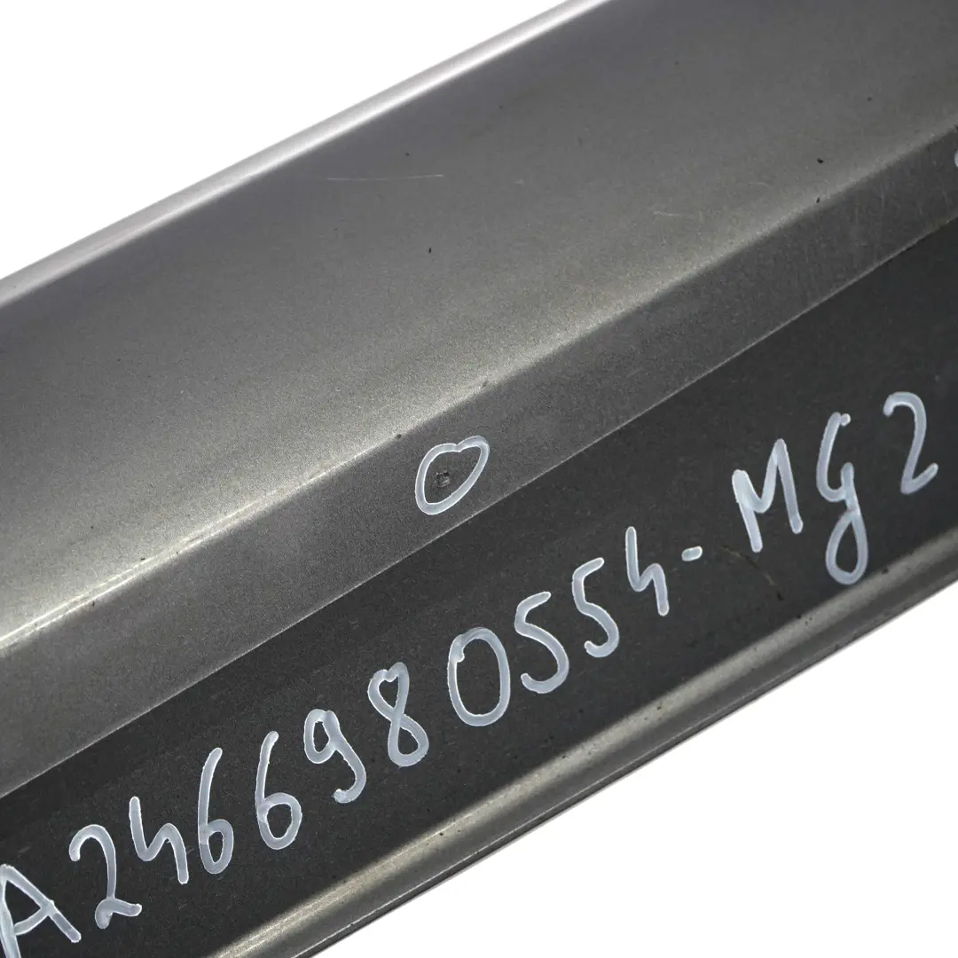 Jupe latérale Mercedes W117 W176 W246 Cache seuil porte gauche Mountain Gris 787 pour à propos du numéro de pièce A2466980554 Jupe latérale Mercedes W117 W176 W246 Cache seuil porte gauche Mountain Gris 787 - SKU A2466980554-MG2 - Numéro de pièce A2466980554