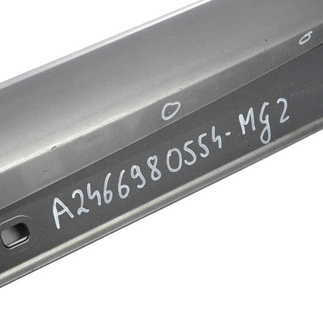 Faldón lateral Mercedes W117 W176 W246 Tapa umbral puerta Gris montaña - 787 para con número de pieza A2466980554 Faldón lateral Mercedes W117 W176 W246 Tapa umbral puerta Gris montaña - 787 - SKU A2466980554-MG2 - Número de pieza A2466980554