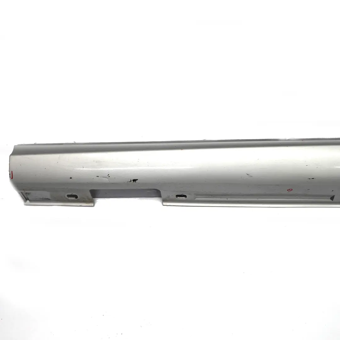 Gonna laterale Mercedes W117 W176 W246 copri soglia porta Polar Silver - 761 per con numero di parte A2466980554 Gonna laterale Mercedes W117 W176 W246 copri soglia porta Polar Silver - 761 - SKU A2466980554-PLS1 - Numero di parte A2466980554