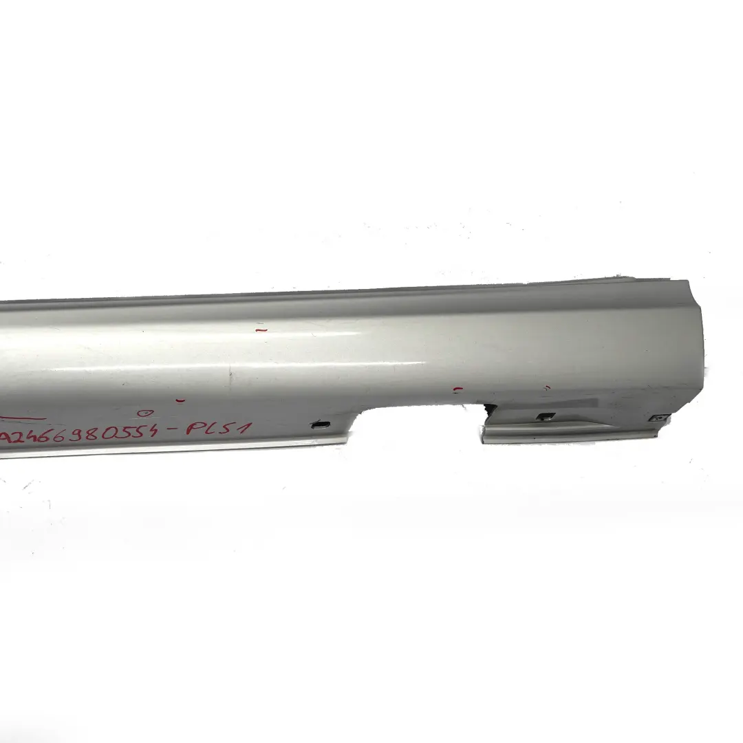 Gonna laterale Mercedes W117 W176 W246 copri soglia porta Polar Silver - 761 per con numero di parte A2466980554 Gonna laterale Mercedes W117 W176 W246 copri soglia porta Polar Silver - 761 - SKU A2466980554-PLS1 - Numero di parte A2466980554