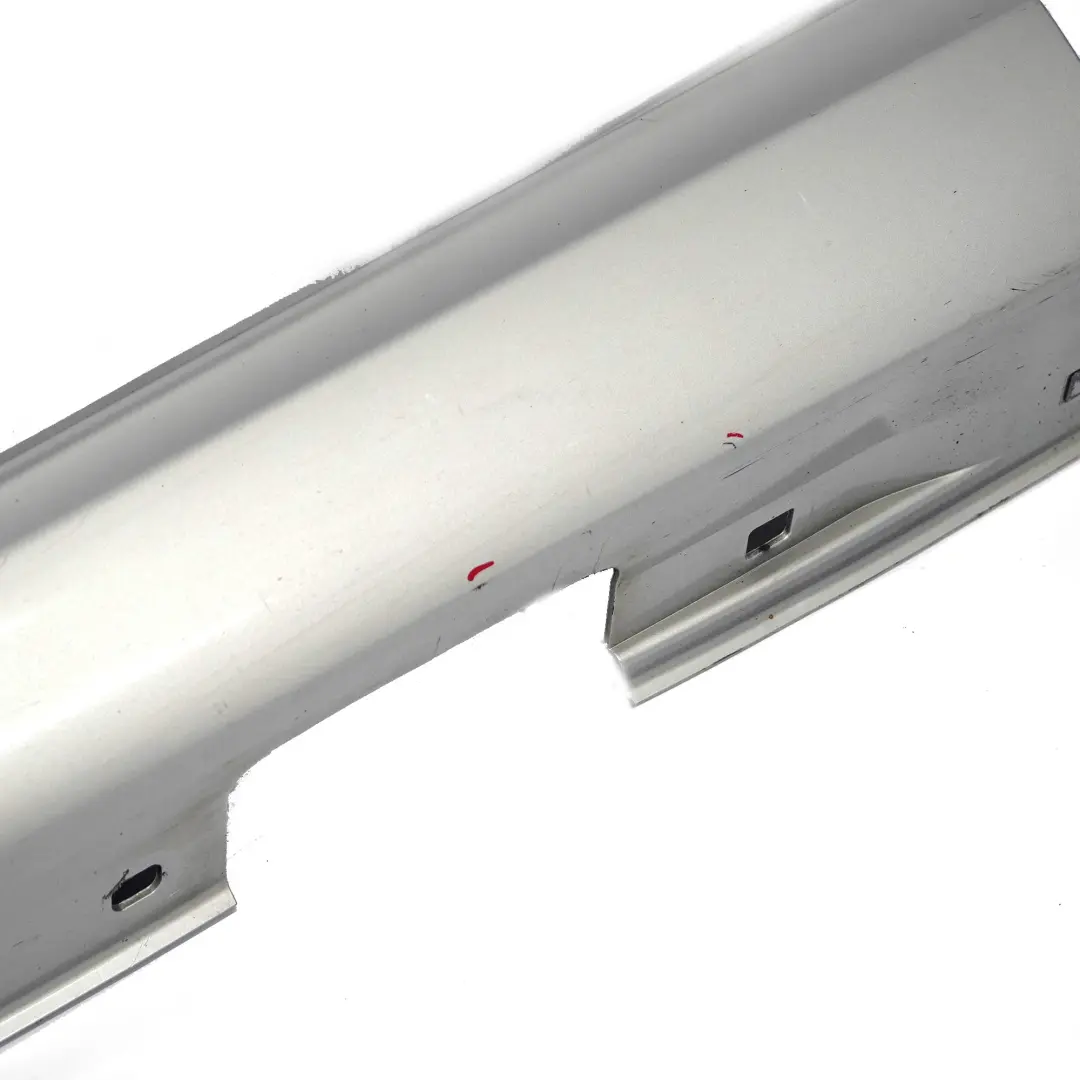 Gonna laterale Mercedes W117 W176 W246 copri soglia porta Polar Silver - 761 per con numero di parte A2466980554 Gonna laterale Mercedes W117 W176 W246 copri soglia porta Polar Silver - 761 - SKU A2466980554-PLS1 - Numero di parte A2466980554