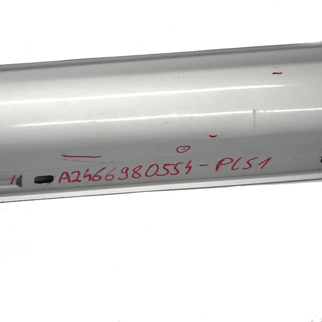 Gonna laterale Mercedes W117 W176 W246 copri soglia porta Polar Silver - 761 per con numero di parte A2466980554 Gonna laterale Mercedes W117 W176 W246 copri soglia porta Polar Silver - 761 - SKU A2466980554-PLS1 - Numero di parte A2466980554