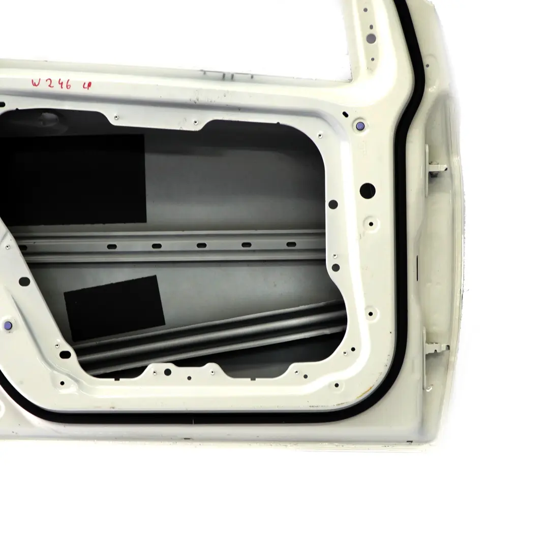 Puerta Delantera Izquierda Clase B Blanco Calcita - 650 para Mercedes W246 con número de pieza A2467200105 Mercedes W246 Puerta Delantera Izquierda Clase B Blanco Calcita - 650 - SKU A2467200105-CW - Número de pieza A2467200105