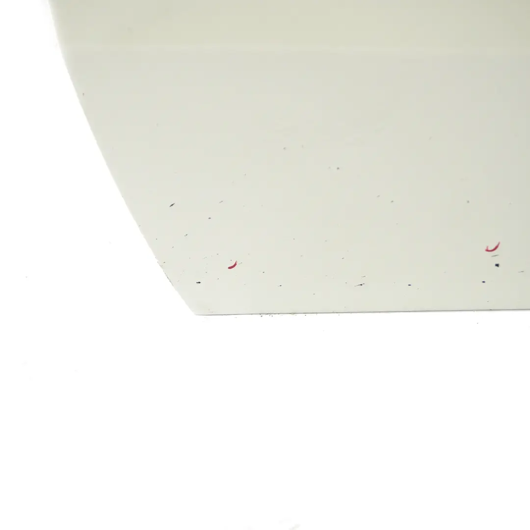 Puerta Delantera Izquierda Clase B Blanco Calcita - 650 para Mercedes W246 con número de pieza A2467200105 Mercedes W246 Puerta Delantera Izquierda Clase B Blanco Calcita - 650 - SKU A2467200105-CW - Número de pieza A2467200105