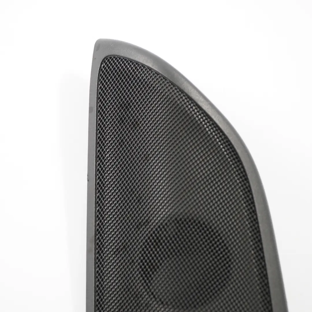 Embellecedor Triángulo Altavoz Delantero Izquierdo para Mercedes W246 con número de pieza A2467200111 Mercedes W246 Embellecedor Triángulo Altavoz Delantero Izquierdo - SKU A2467200111 - Número de pieza A2467200111