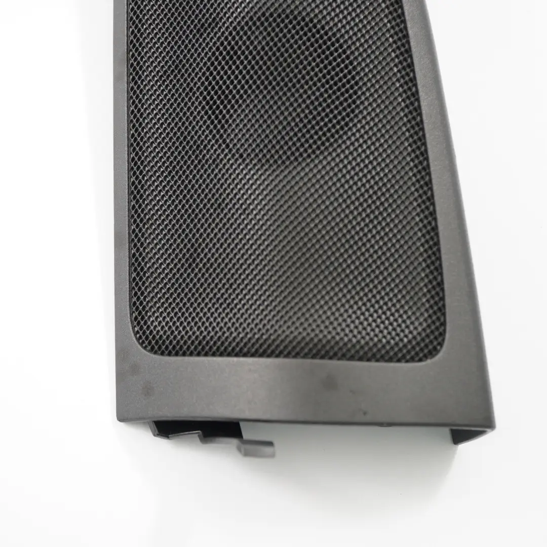 Embellecedor Triángulo Altavoz Delantero Izquierdo para Mercedes W246 con número de pieza A2467200111 Mercedes W246 Embellecedor Triángulo Altavoz Delantero Izquierdo - SKU A2467200111 - Número de pieza A2467200111