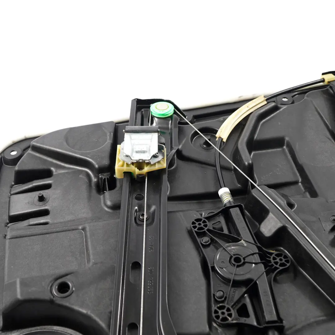 Supporto scheda porta anteriore sinistro Regolatore alzacristalli per Mercedes W246 con numero di parte A2467200179 Mercedes W246 Supporto scheda porta anteriore sinistro Regolatore alzacristalli - SKU A2467200179 - Numero di parte A2467200179