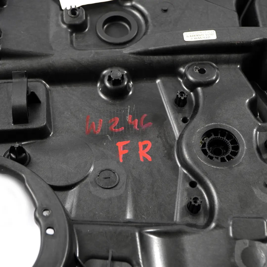 Mercedes W246 Support Carte Porte Avant Droite Lève-Vitre Régulateur - SKU A2467200279 - Numéro de pièce A2467200279