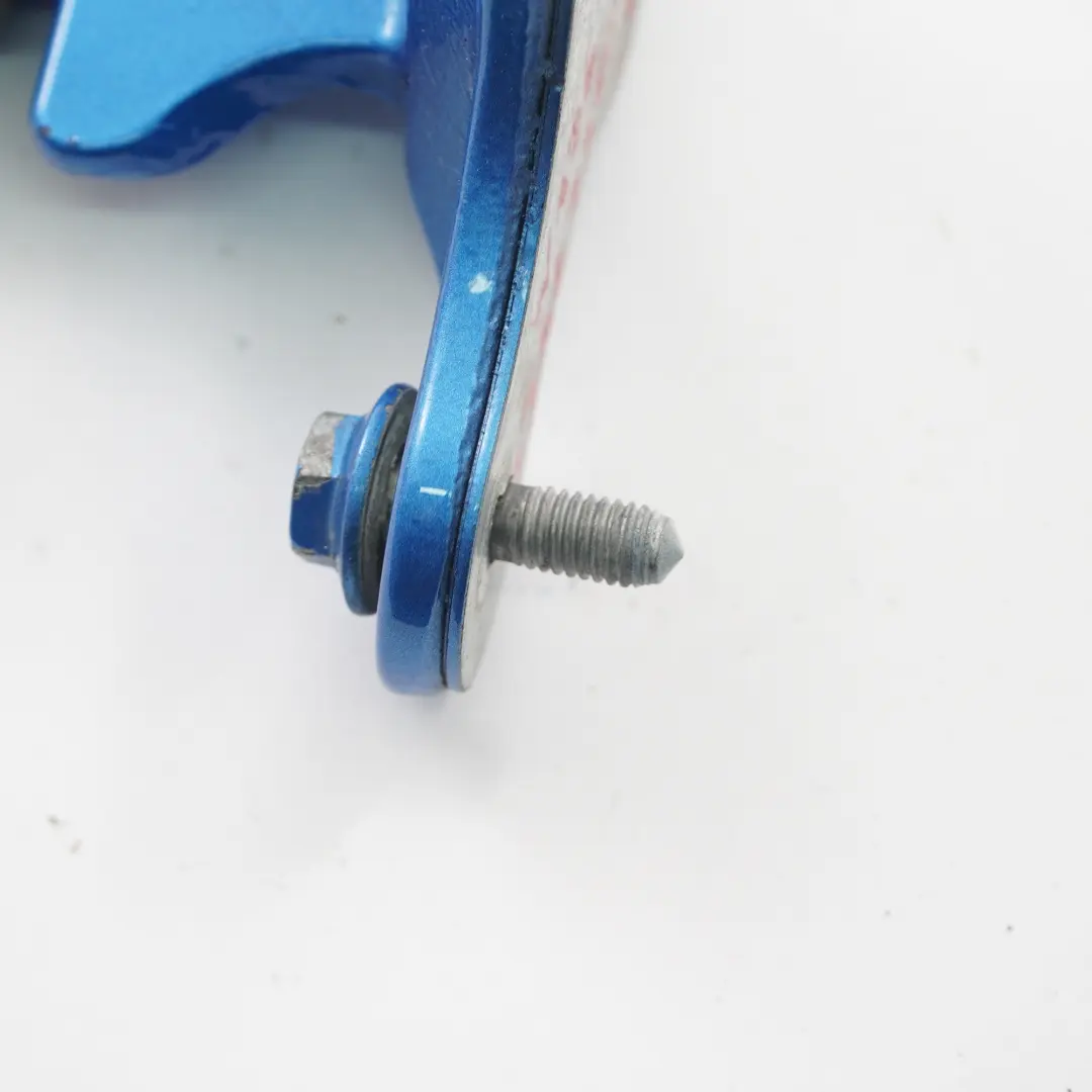 Porta anteriore destra Cerniera inferiore South Seas Blue 162 per Mercedes W176 W246 con numero di parte A2467200437 Mercedes W176 W246 Porta anteriore destra Cerniera inferiore South Seas Blue 162 - SKU A2467200437-SSB - Numero di parte A2467200437