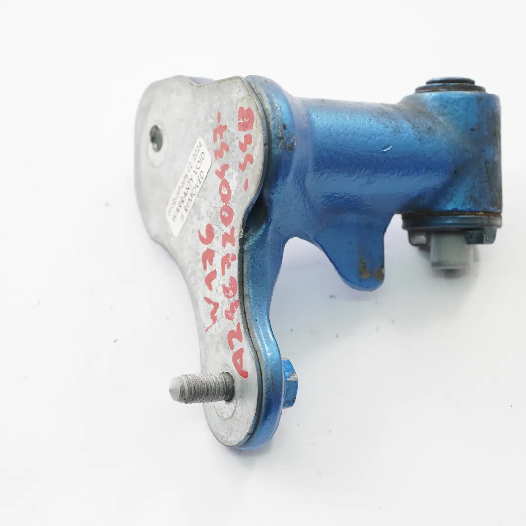 Zawias Drzwi Prawy Przód Dolny South Seas Blue - 162 do Mercedes W176 W246 o numerze A2467200437 Mercedes W176 W246 Zawias Drzwi Prawy Przód Dolny South Seas Blue - 162 - SKU A2467200437-SSB - Numer Części A2467200437