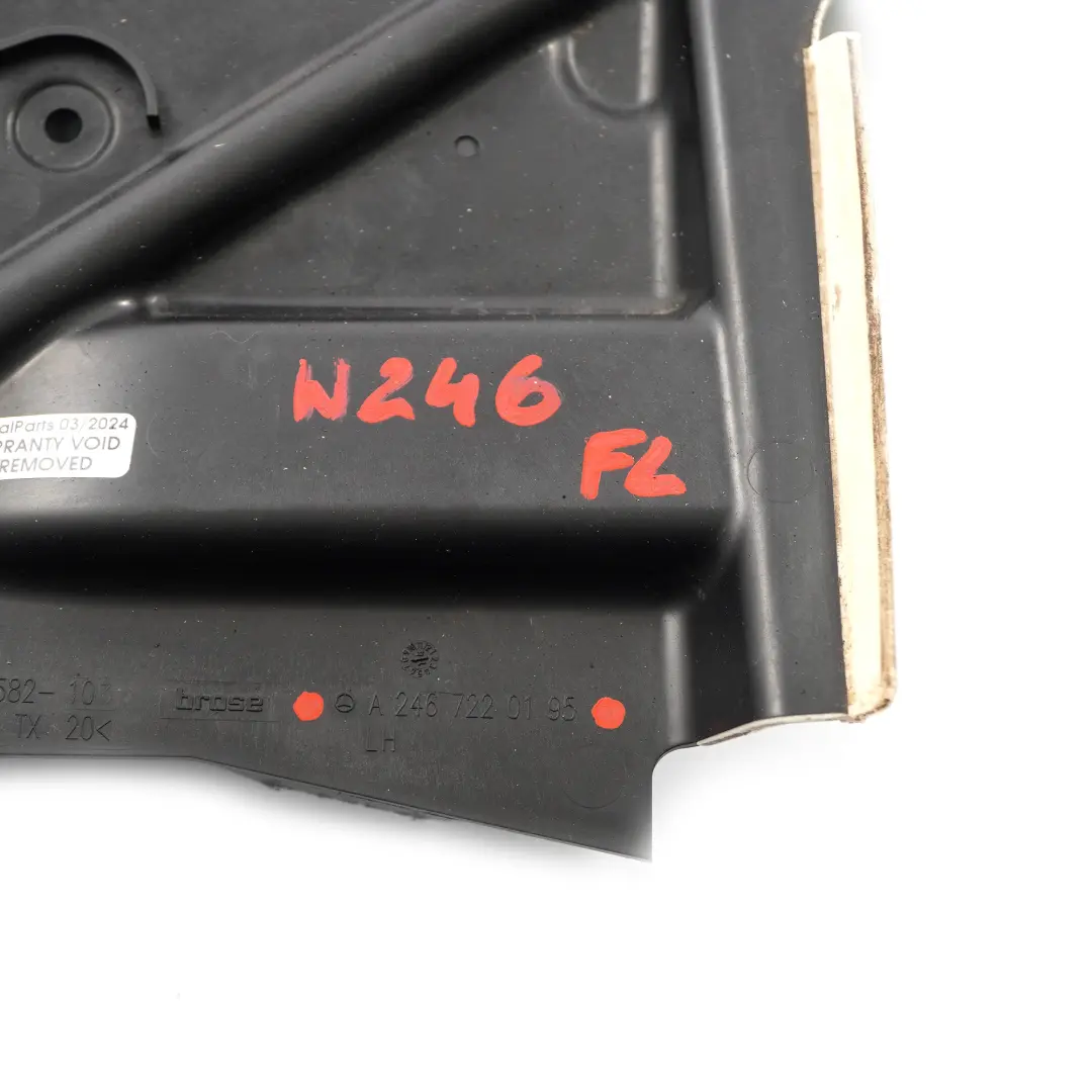 Porta scarico dell'acqua Anteriore sinistra Copertura per Mercedes W246 con numero di parte A2467220195 Mercedes W246 Porta scarico dell'acqua Anteriore sinistra Copertura - SKU A2467220195 - Numero di parte A2467220195